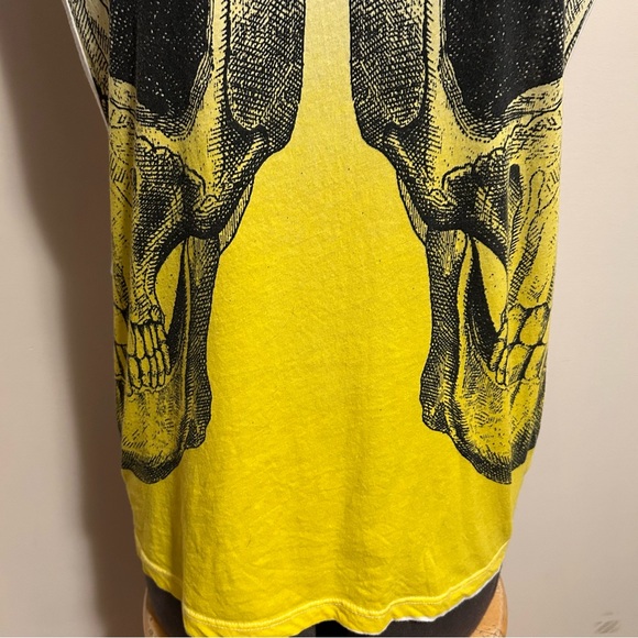 Truly Madly Deeply Graphic Skulls Muscle Tee Urban Outfitters - Picture 6 of 12